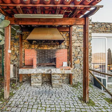 Cozy Apartment In Freixo De Espada C Appartamento *